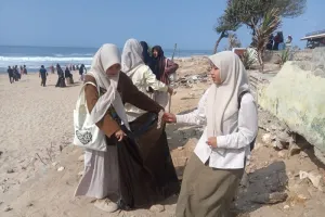 Santri Darul Qur’an Wonosari Bersihkan Pantai Sepanjang Sambut Hari Santri Nasional