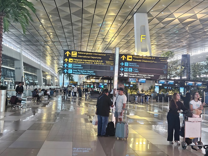 Bandara Internasional Soekarno-Hatta Hentikan Sementara P...