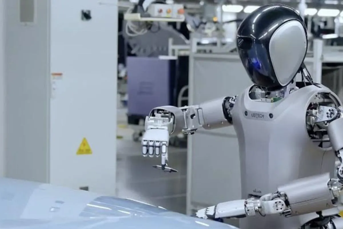 Bukan Cuma Mobil Listrik! BYD Ungkap Desain Robot Humanoi...