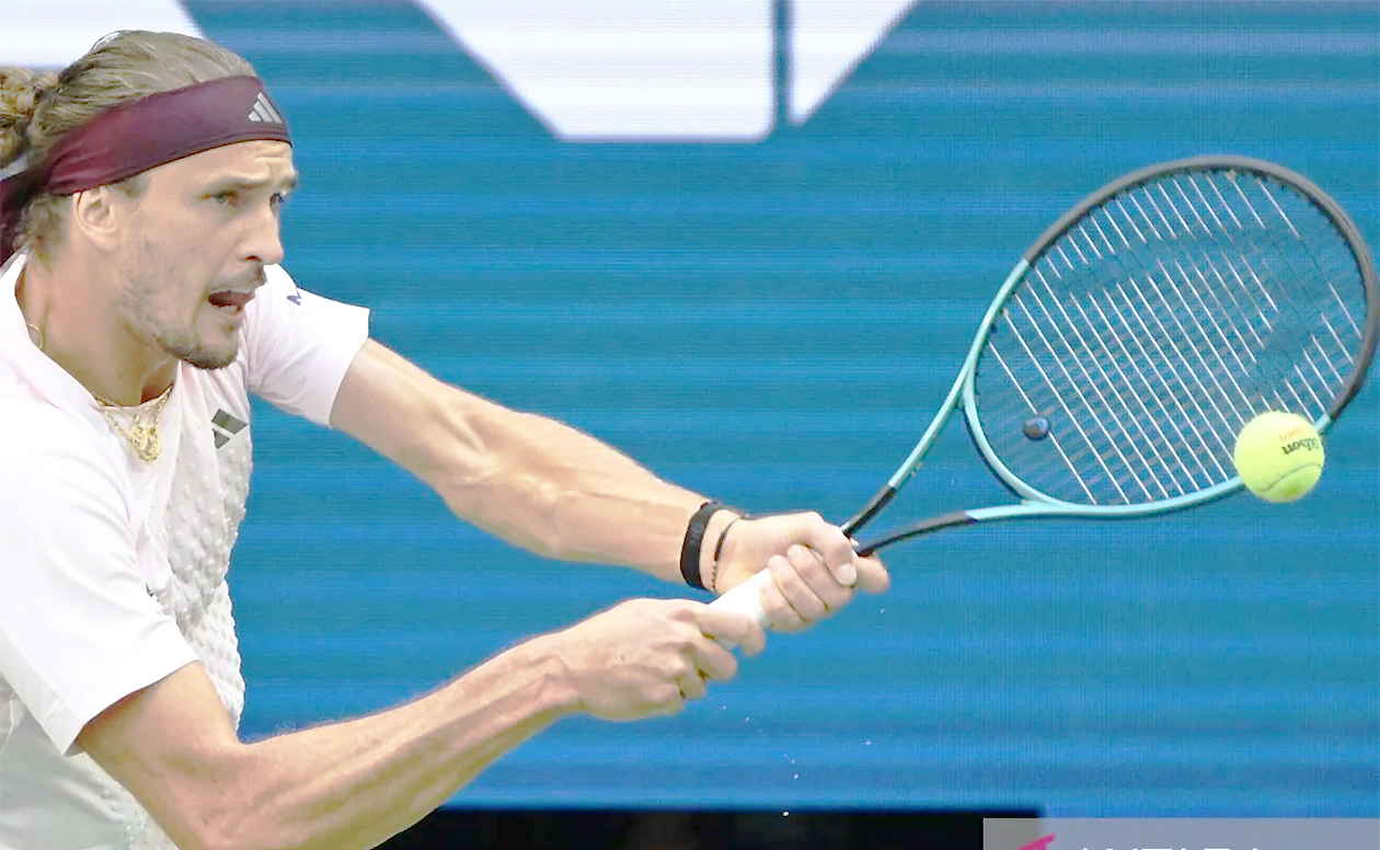 Cetak 60 Kemenangan Musim Ini, Zverev Lolos Ujian Berat Shanghai Masters