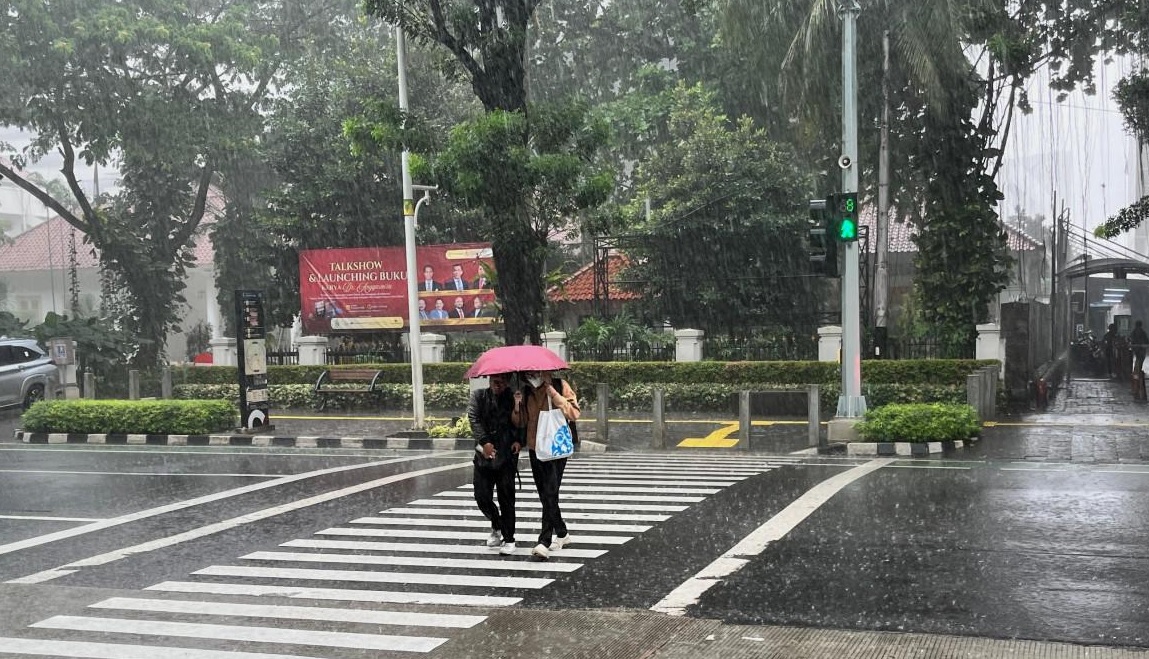 Cuaca Hari Ini, Hujan Ringan Basahi Sebagian Wilayah Jakarta, Suhu Berkisar 24-31°C