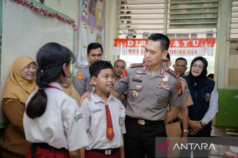 Kapolda Metro Jaya Ajak Siswa SD Biasakan Disiplin dan Pe...