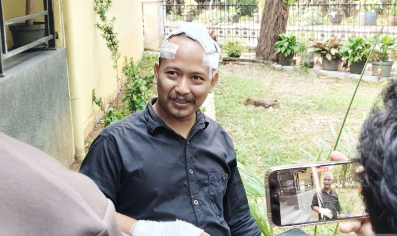 Mengerikan! Pertahankan Nyawa, Pengemudi Taksi Daring Cer...
