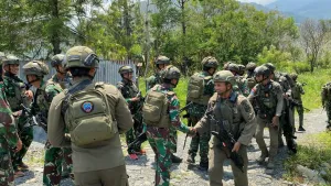 Patroli Gabungan Damai Cartenz dan Yonif 527 Jaga Keamanan Puncak Jaya