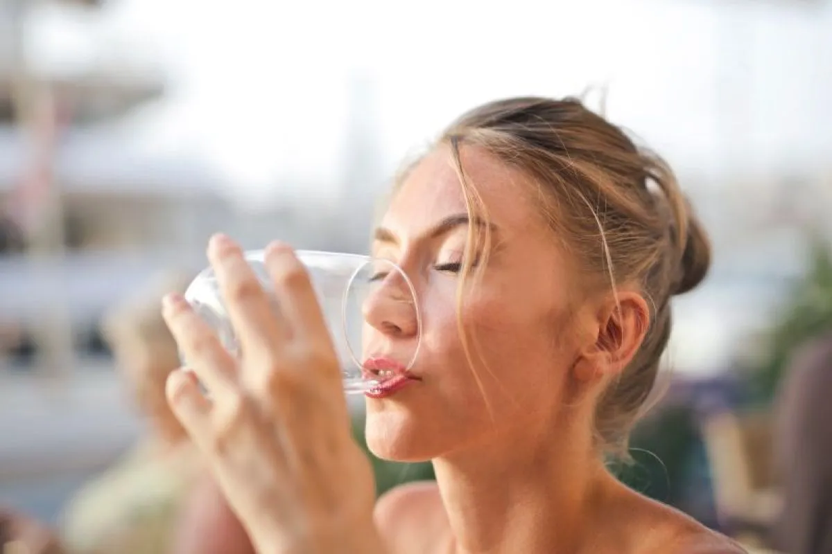Sering Tidak Minum Air Putih Setelah Bangun Tidur? Ini Da...