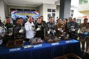 TNI AL Amankan 4.364 Kartrid Vape Terindikasi Narkotika di Pelabuhan Penyeberangan Bakauheni