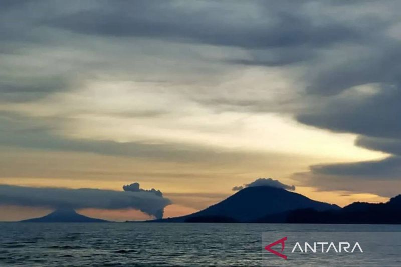Warga Diminta Waspada! Gunung Anak Krakatau Erupsi 31 Kal...