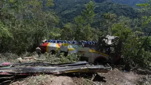 Mobil Van Jatuh ke Jurang di Pegunungan Bolivia, 10 Orang Tewas