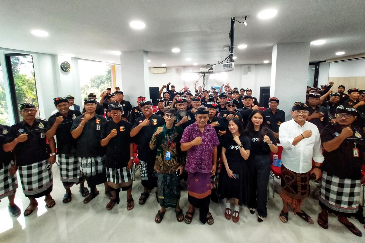 Pintar Bareng GoPay, Bekali Pecalang dengan Literasi Keua...