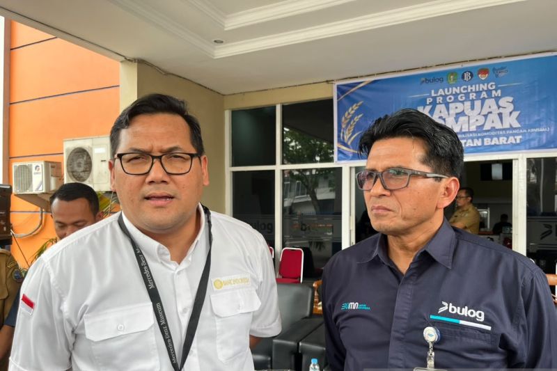 Tekan Dampak Karhutla, Perum Bulog Kalimantan Barat Salurkan 75 Ton Beras Premium 