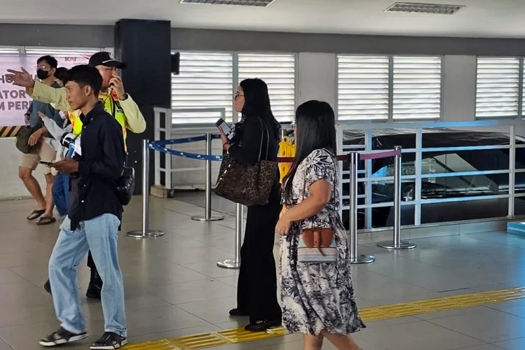 KAI Commuter Operasikan Kembali Fasilitas Eskalator di St...