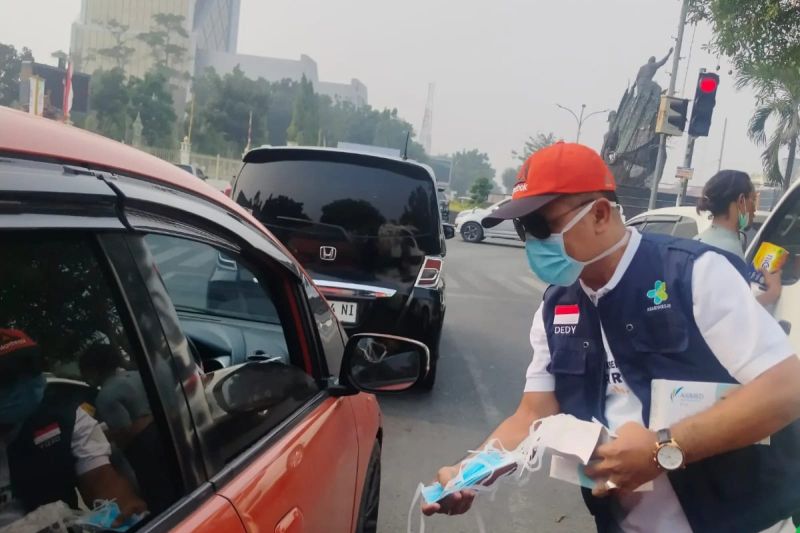 Lindungi Diri dari Kabut Asap, Dinkes Pekanbaru Distribusikan 100.000 Masker kepada Masyarakat secara Gratis