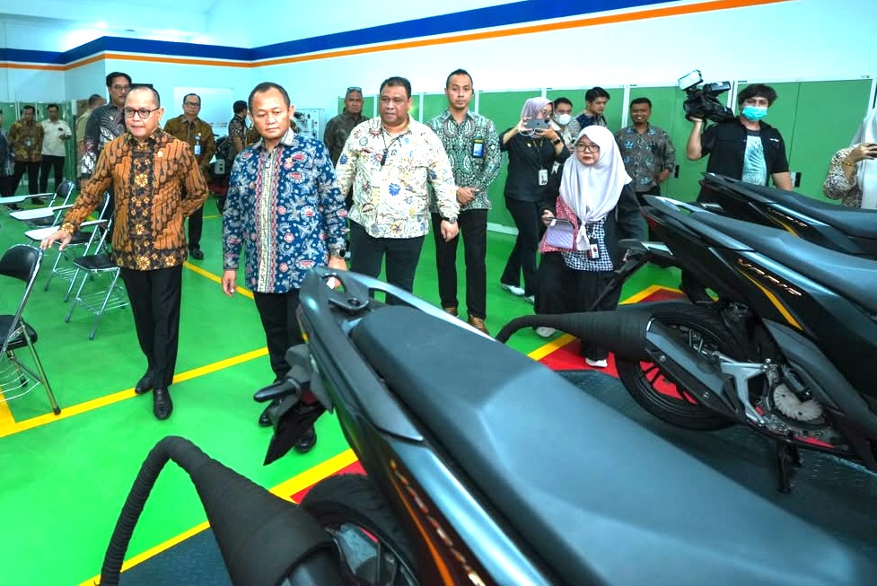 Gaspol Cetak Pekerja Migran Kelas Dunia, Menperin Sarmuji Siapkan 11 Ribu Kursi Pelatihan