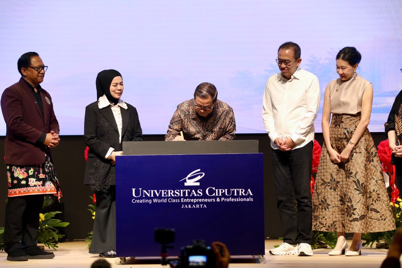 Gubernur Pramono Resmikan Gedung Universitas Ciputra Jaka...