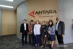 Meja dan Kursi Adam Malik Masih Terawat, Komisi VII DPR Kunjungi ANTARA Heritage Center.