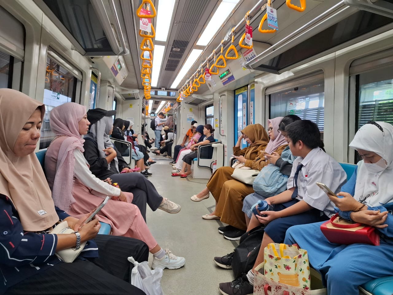Penumpang LRT Sumsel Diimbau Kenakan Masker