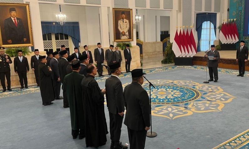 Prabowo Lantik Dua Wamenhan, Ini Pembagian Tugas Strategis Keduanya