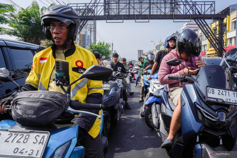 Urai Antrean di SPBU, Pertamina Patra Niaga Perkuat Pasokan BBM dengan Menambah 3.000 Kl Pertalite di Manado