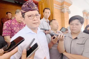 Antrean BBM Buleleng Mencekam, Bupati Siagakan Ambulans dan Nakes di SPBU
