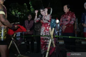 Dari Tradisi Jadi Transaksi...