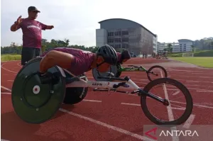 Jaenal dan Maria Menjadi Pembawa Bendera Indonesia di Pembukaan Asian Para Games