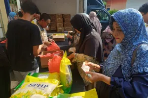 Jaga Stabilitas Harga, Perum Bulog Tanjungpinang Distribusikan 400 Ton Beras ke Pulau Terluar