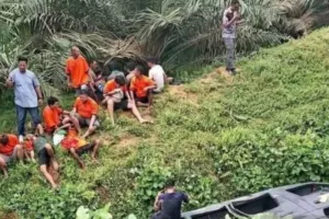 Kendaraan Khusus Tahanan Tabrakan Lawan Tronton di Labuhanbatu