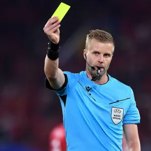 Uruguay Uji Kartu Elektronik, Teknologi Baru untuk Modernisasi Wasit Sepak Bola