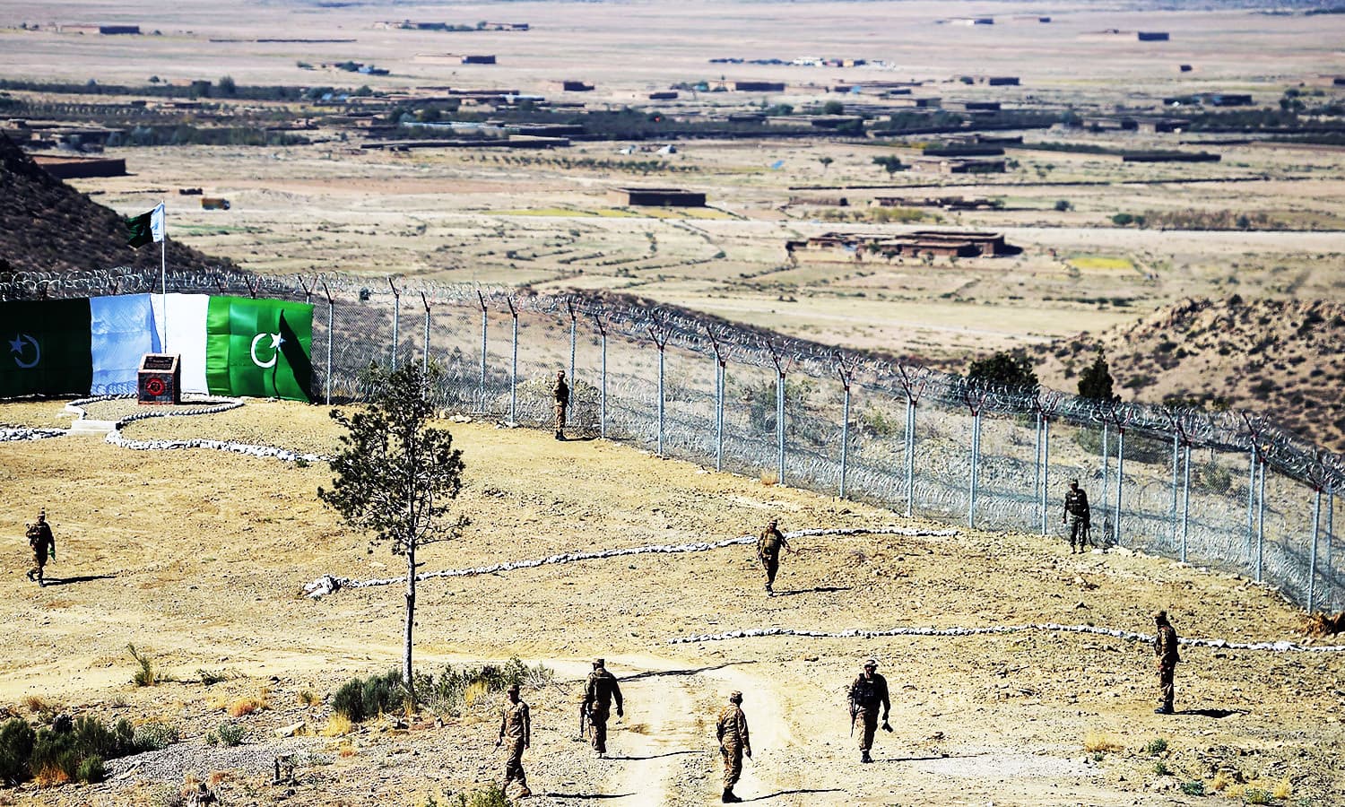 Bentrokan Sengit Afghanistan-Pakistan Pecah di Sepanjang ...