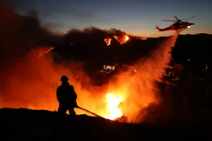 California Dikepung Kebakar...