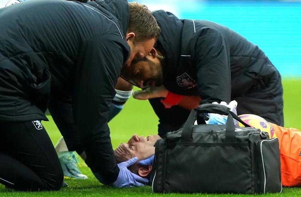 Emiliano Martinez Naik Meja Operasi, Chelsea Terancam Kehilangan Kiper Andalan hingga Jeda Internasional