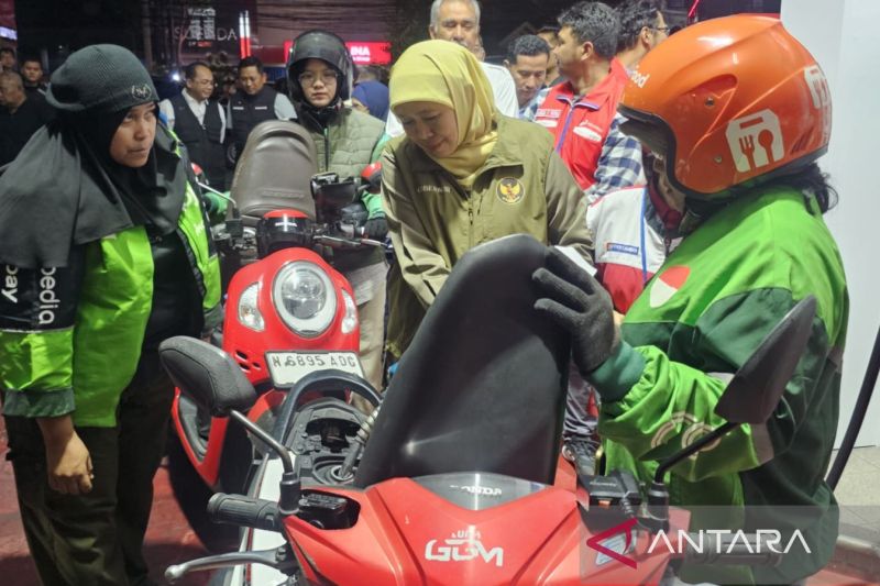 Khofifah Minta Warga Malang Tak Borong BBM, Pasokan Disebut Aman.