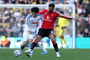 Leeds United Tahan Manchest...