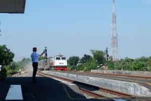 PT KAI Daop 7 Madiun Perbaiki Perlintasan JPL 90 Nganjuk 
