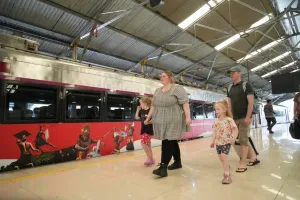 Wisatawan Asing Ramai Gunakan Kereta Api, KAI Daop 2 Bandung Layani 56 Ribu Orang.