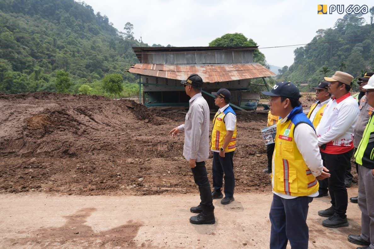 Longsor Hantam Sejumlah Titik Ruas Tapan–Batas Jambi, Badan Jalan Amblas hingga 150 Meter