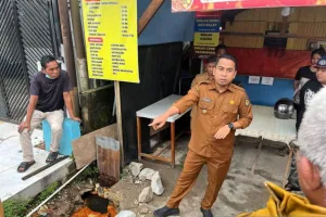 Penanganan Penyumbatan Drainase di Kelurahan Enam Suku Kota Solok