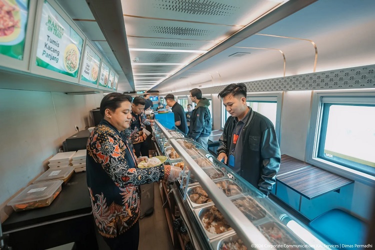 Penumpang Kereta Sambut Positif Hadirnya “Warteg on Tra...