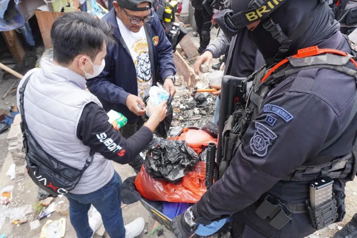 Polisi Sisir Kampung Boncos, Temukan Alat Isap dan Perlen...