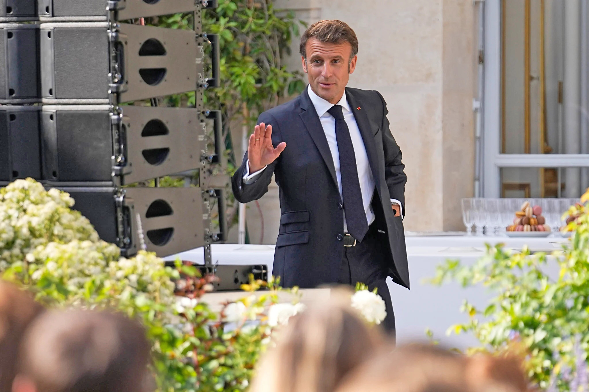 Prancis Dilanda Kerusuhan Besar, Macron Tetap Kunjungi Ne...