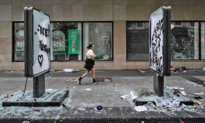 Prancis Terguncang Kerugian Ratusan Juta Euro akibat Penjarahan Massal