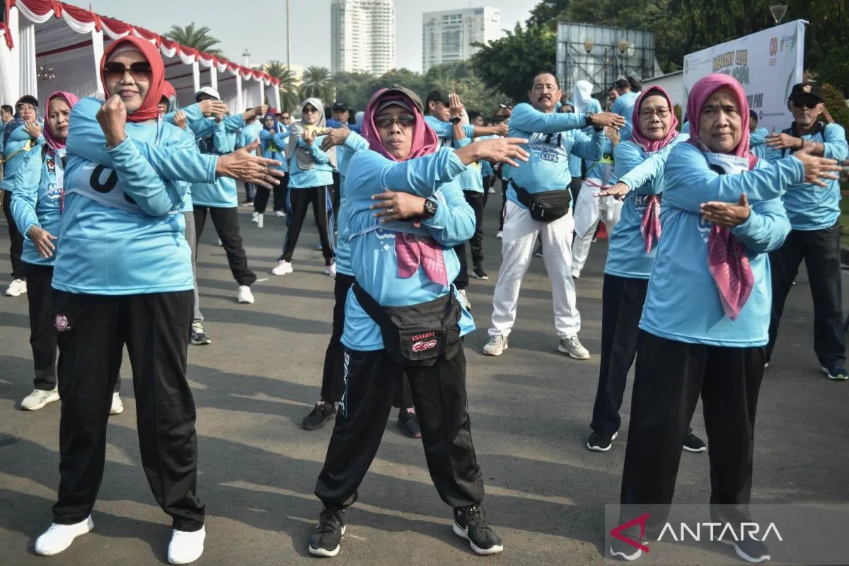 Rahasia Tetap Bugar di Usia Paruh Baya, Kebiasaan Sederha...