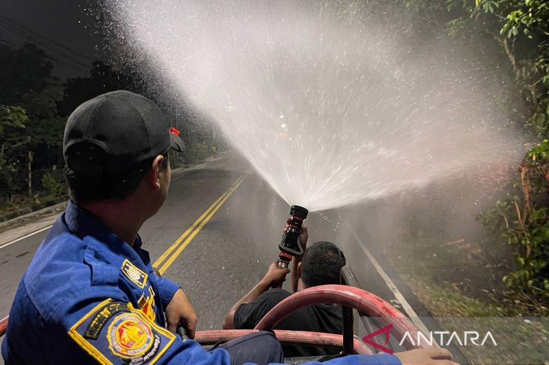 Tekan Polusi Udara di Balikpapan, Tim Gabungan BPBD Semprotkan Cairan Eco-enzyme