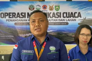 Video Dugaan Bongkahan Es Rusak Atap Rumah Viral, BMKG Evaluasi OMC
