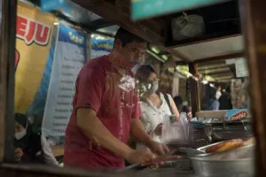 Wali Kota Bandung Dorong Sertifikasi Halal demi Tingkatkan Kualitas dan Daya Saing PKL  