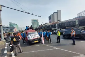 Dua Tahun Prabowo-Gibran, Mahasiswa BEM UI Gelar Aksi di Tugu Tani