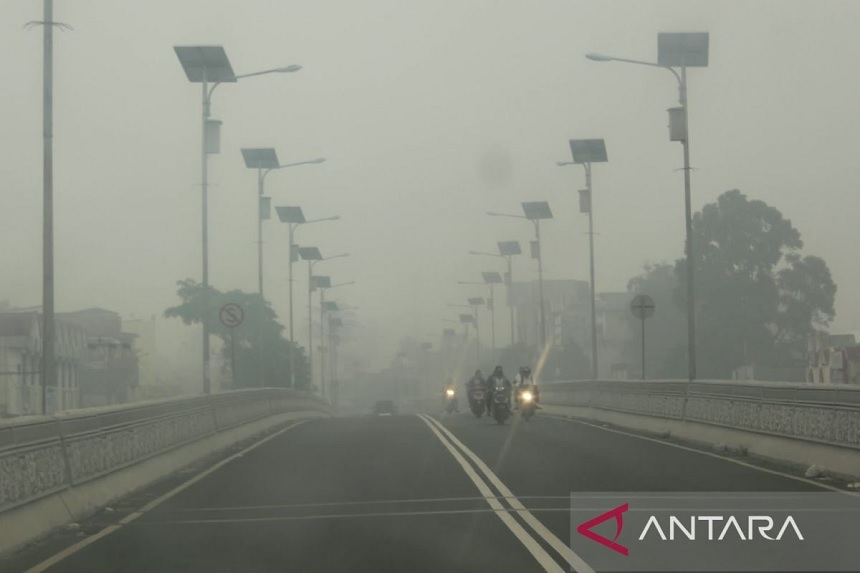 Kabut Asap Karhutla Selimuti Bukittinggi, Warga Diimbau K...