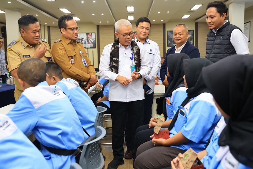 Kemnaker Latih Pekerja Terdampak PHK agar Siap Kerja atau...