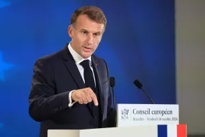 Macron Kecam Kerusuhan Pran...