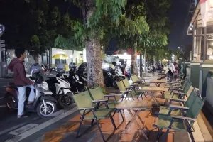 Trotoar Jadi Lapak Kopi, Pemkab Kudus Dihadapkan pada Dilema PKL